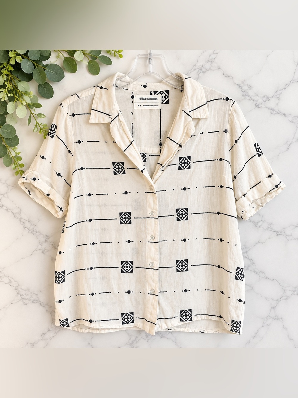 Urban Outfitters Geometric Print Button Down Shirt 100* Cotton M